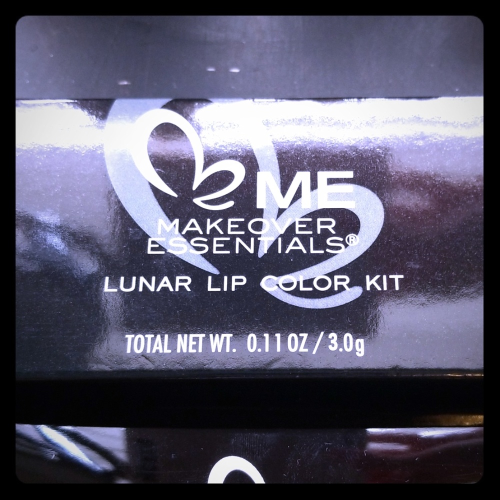 Makeover essentials lip color kit